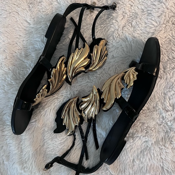 Giuseppe Zanotti Flat Patent Leather “Firewings” Sandals - Picture 4 of 5